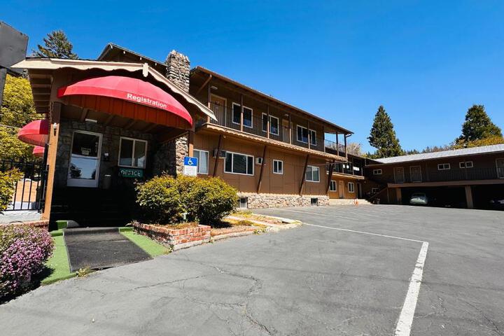 The Cottage Inn at Mount Shasta in Mount Shasta, CA