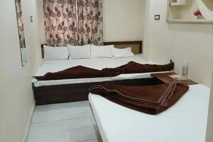 Room 4 of 6