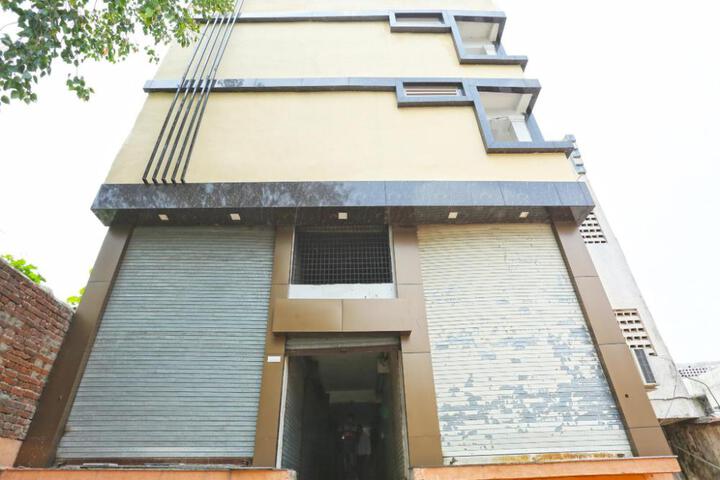 CAPITAL O 16472 Hotel Shree Balram International