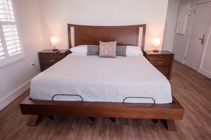 Suite 1 King Bed (6 of 17)