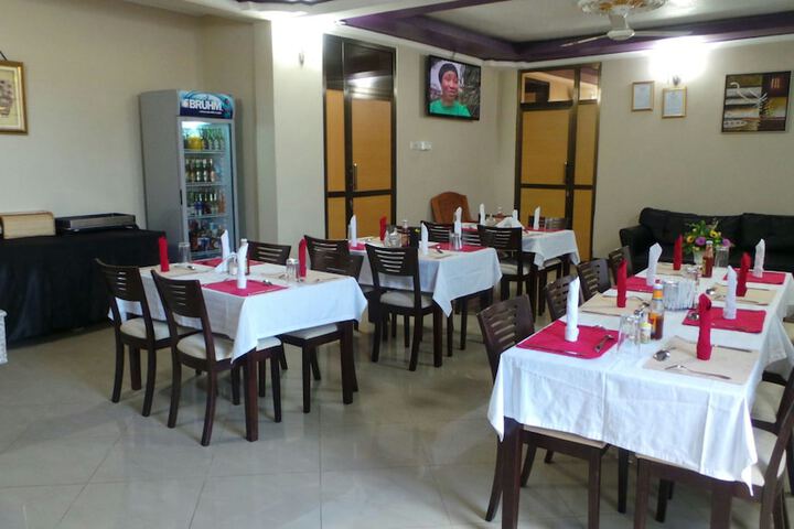 Dining 18 of 26