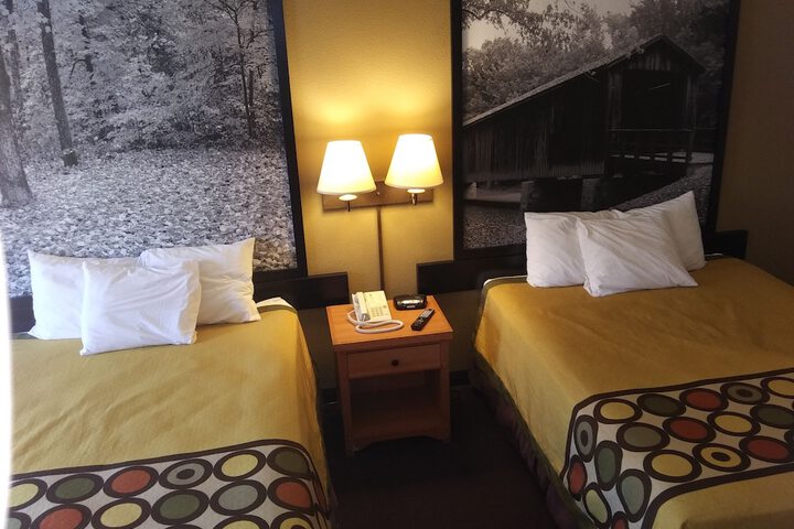 1 Queen Bed (6 of 35)