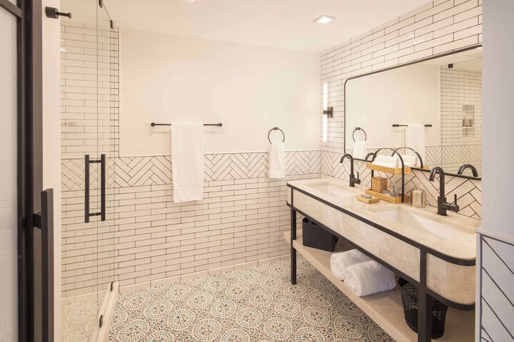 Bathroom shower