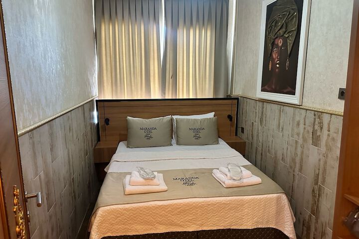 Room 14 of 170