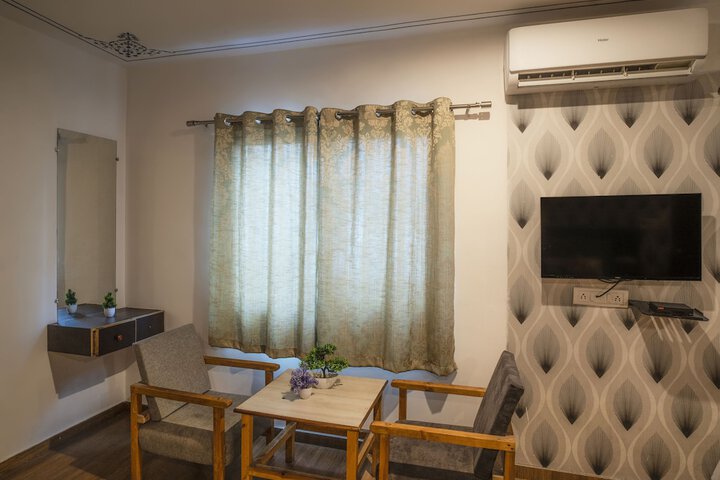 Room 12 of 33