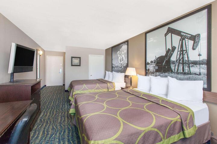 1 King Bed (5 of 10)