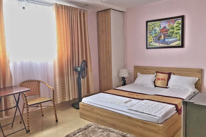 Room 9 of 37