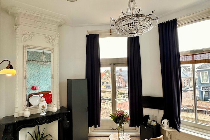 Room 10 of 19