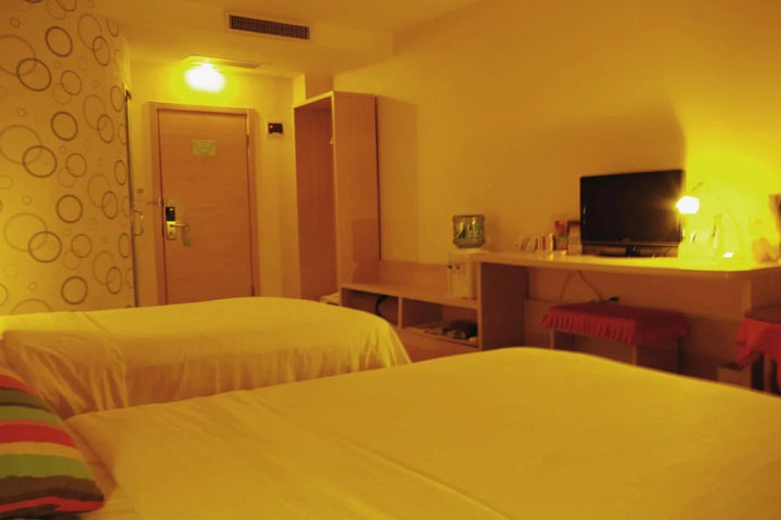 Room 5 of 14