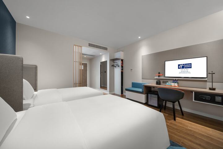 Room 3 of 35