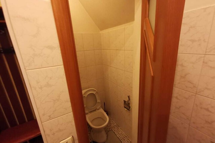 Room 10 of 13