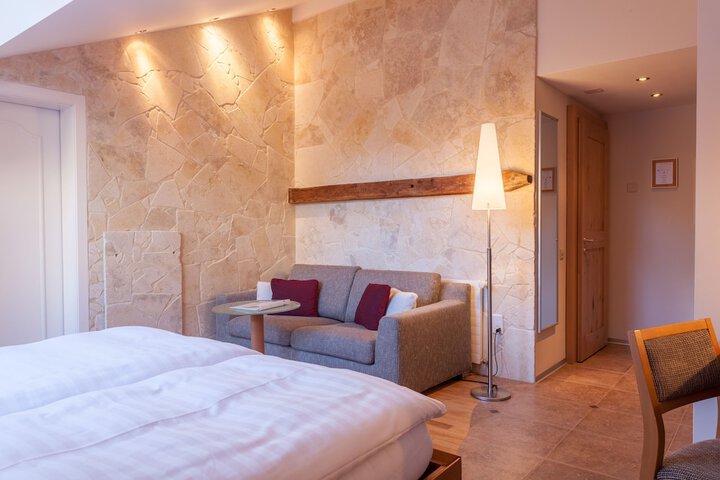 Room 4 of 97