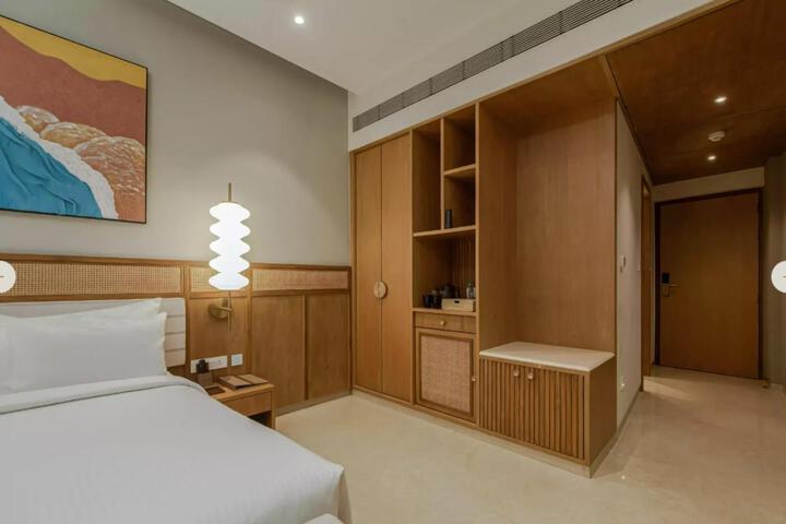 Room 21 of 35