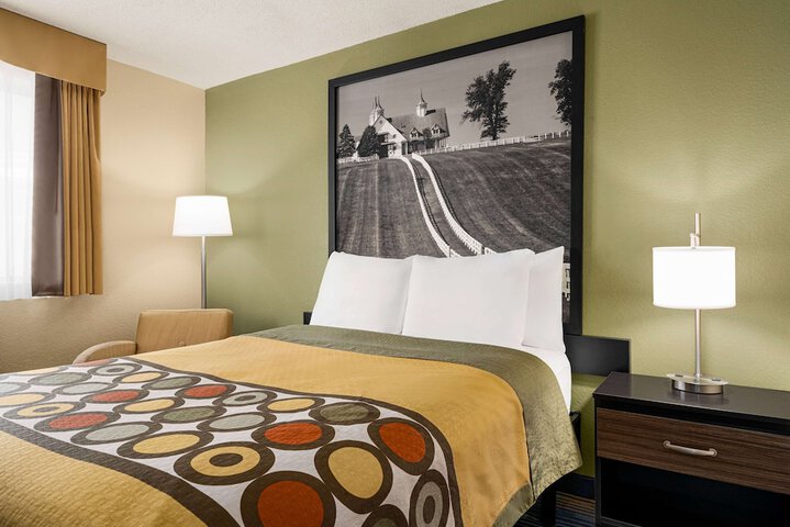 1 Queen Bed (2 of 13)