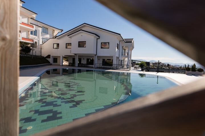 Pool 102 of 187