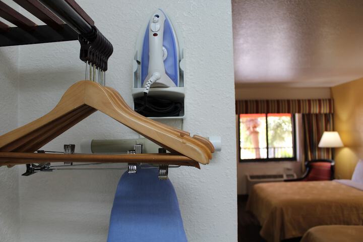 Iron/ironing board