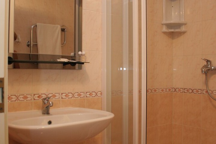 Room 25 of 62