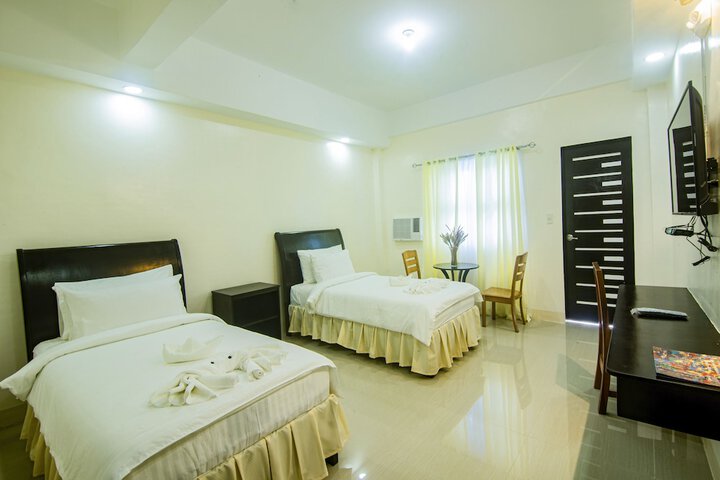 Room 10 of 14