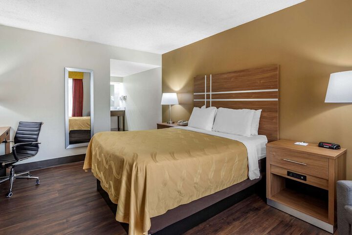 1 King Bed (11 of 14)
