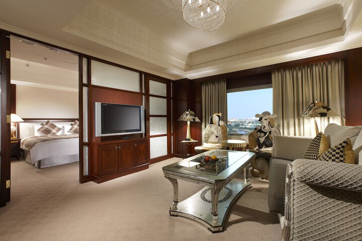Room 14 of 40