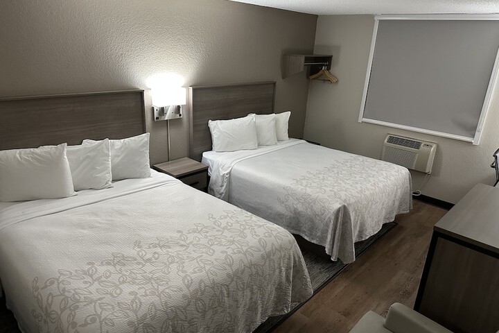 Deluxe 2 Queen Beds (6 of 8)
