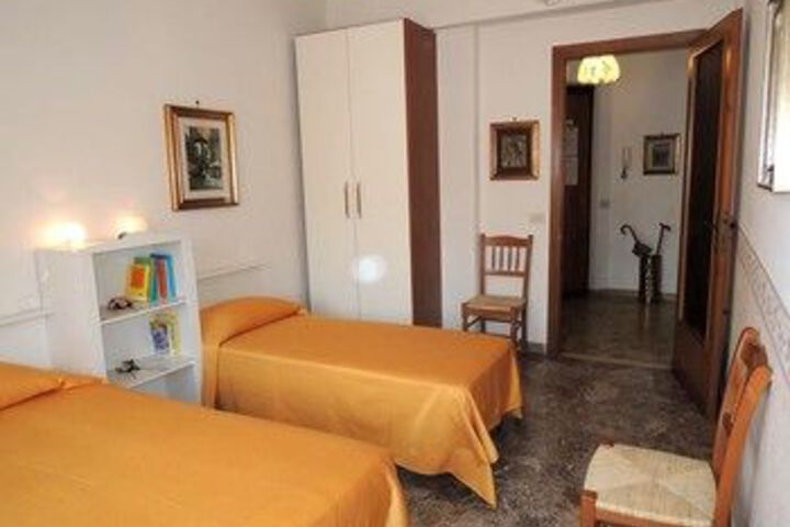 Room 18 of 48