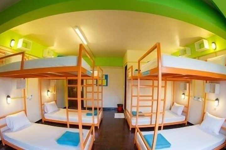Room 2 of 65