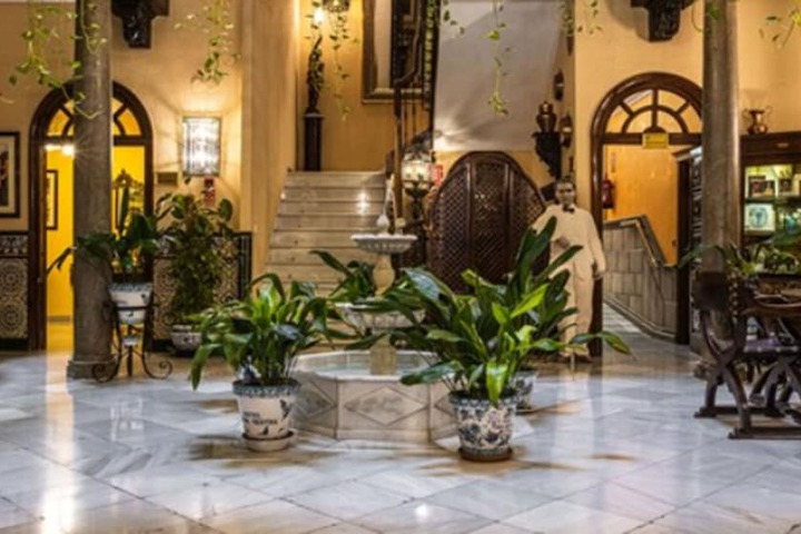 Hotel Reina Cristina in Granada