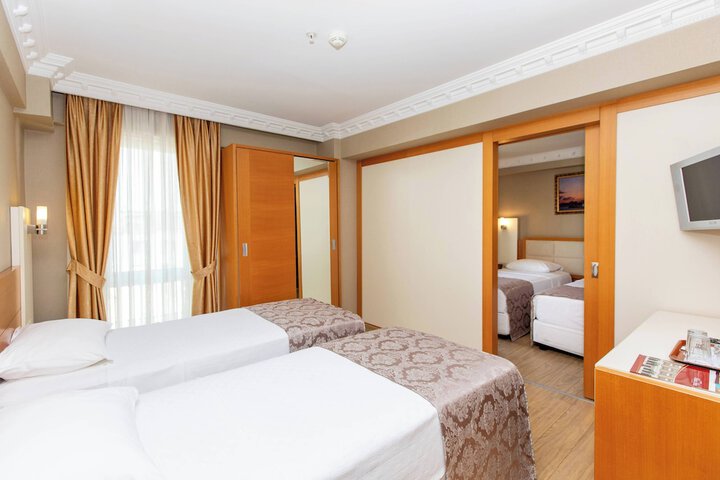 Room 52 of 97