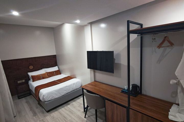Room 12 of 106