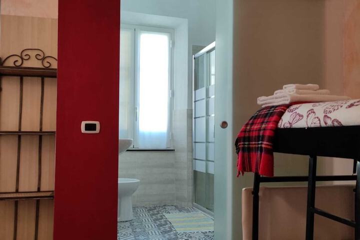 Room 9 of 31