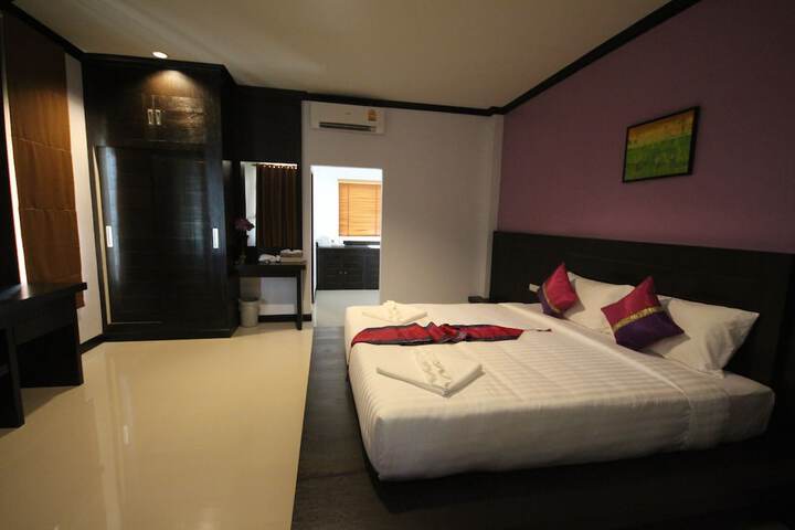 Room 6 of 79