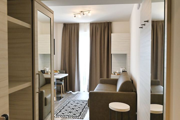 Room 10 of 60