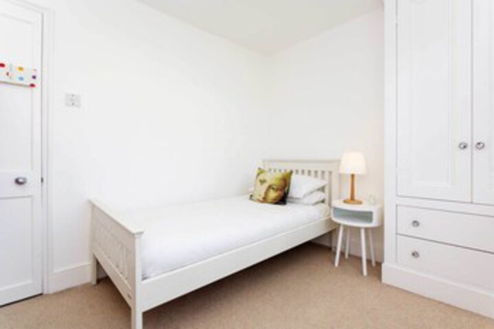 Room 12 of 18