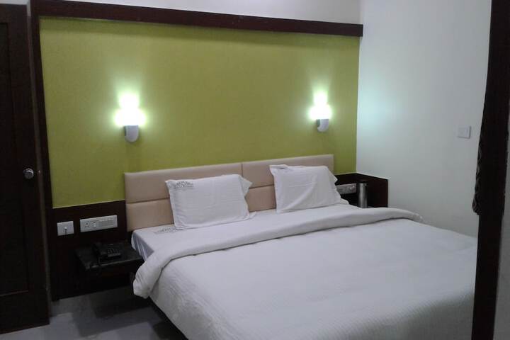 Room 10 of 12