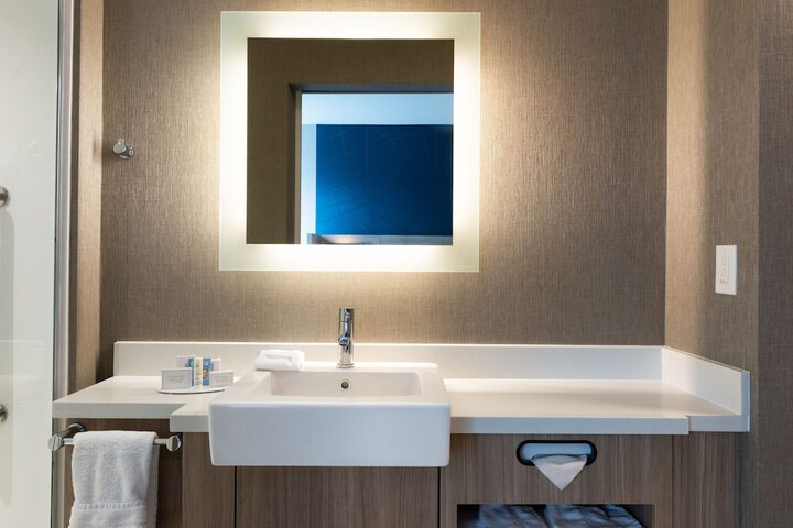 Bathroom sink