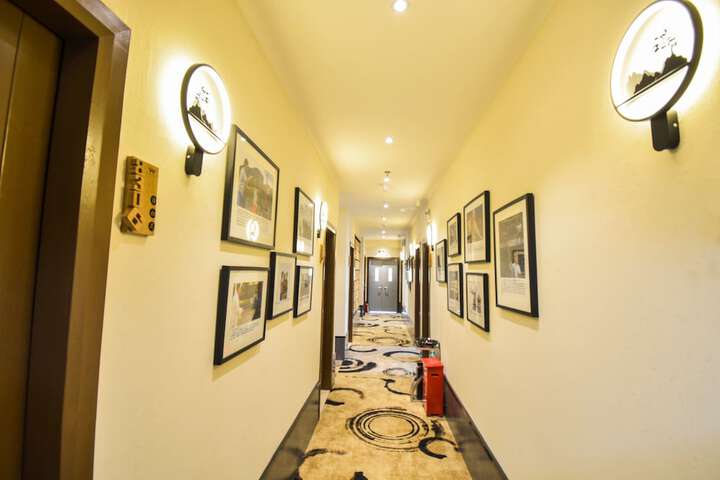 Ballroom/Hall 46 of 59