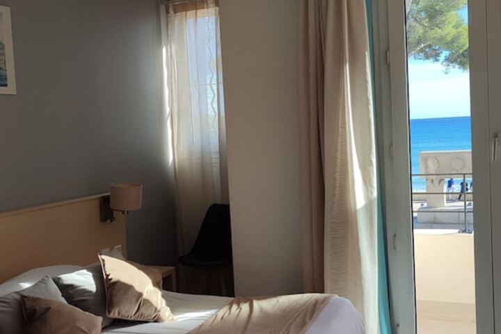 Room 13 of 35