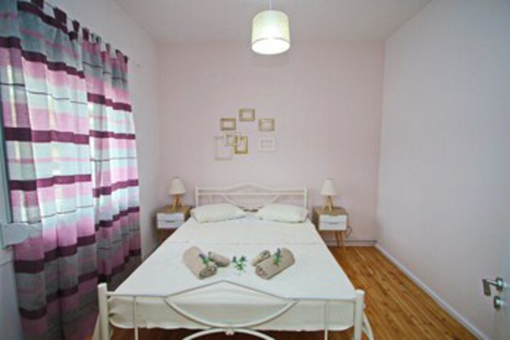 Room 9 of 18