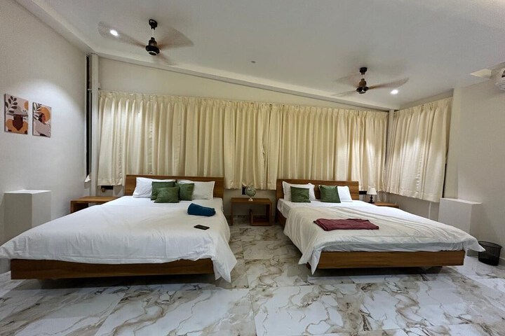 Room 8 of 11