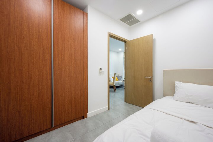 Room 16 of 48