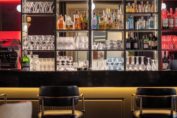 Lounge 51 of 60