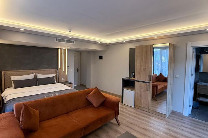 Room 11 of 48