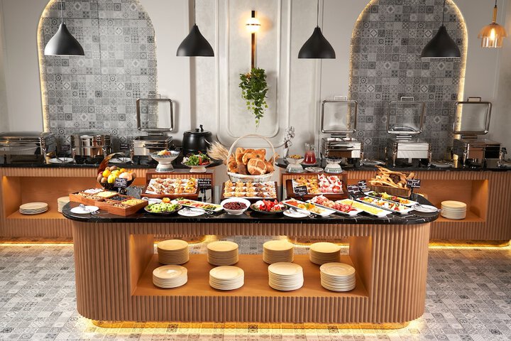 Dining 78 of 98