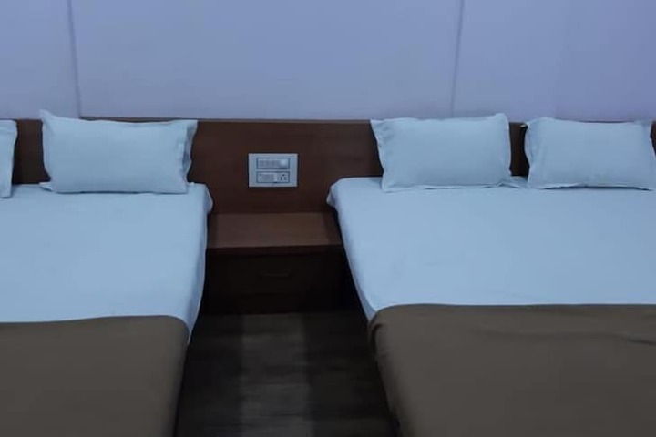 Room 6 of 32