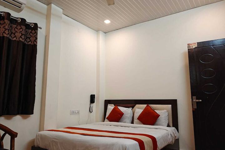 Room 8 of 38