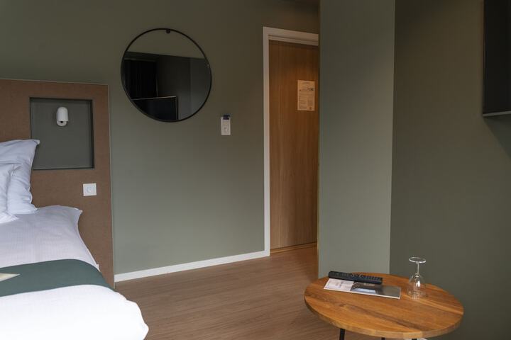 Room 8 of 31