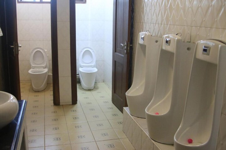 Room 8 of 25