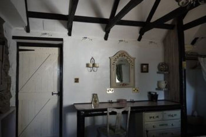 Room 11 of 23