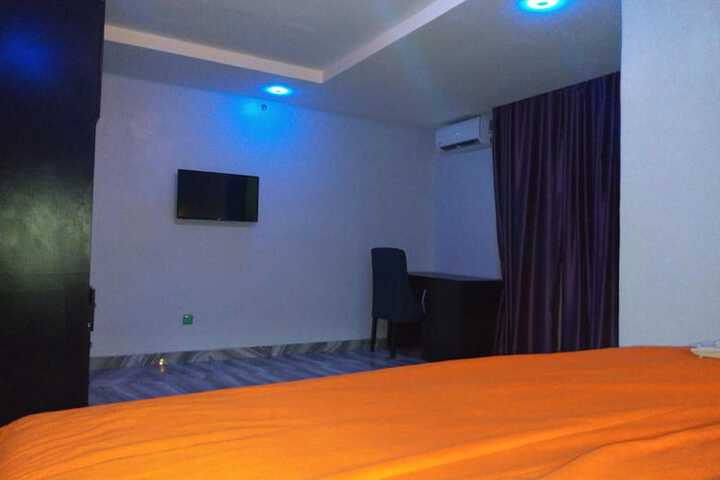 Room 22 of 35